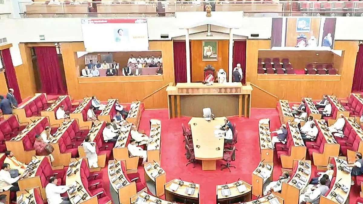 Congress  accused state government of delaying implementation to benefit corporate entities.