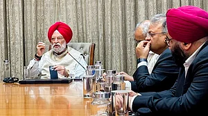 Amid LPG crisis, Congress challenges Hardeep Puri’s 'no LPG shortage' claim