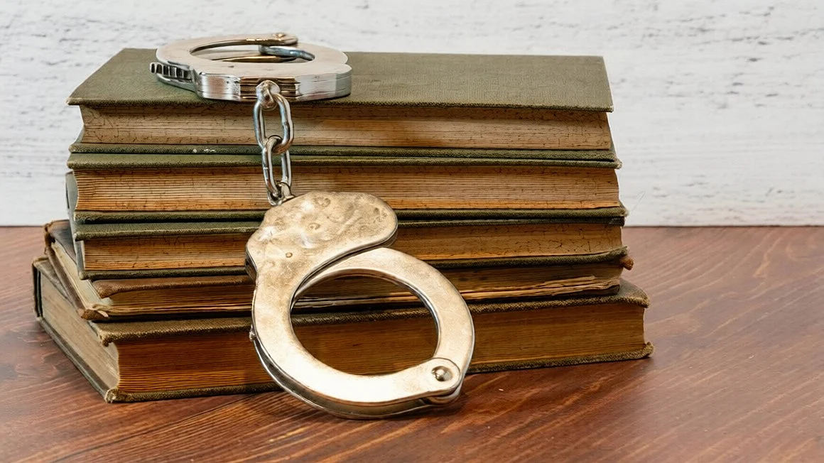 A State afraid of its own reflection