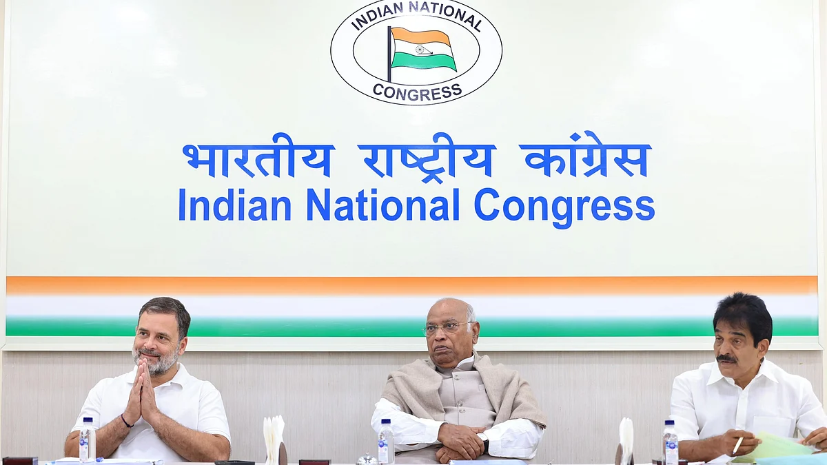 Rahul Gandhi, Mallikarjun Kharge and K.C. Venugopal attend a meet ahead of Assam polls.