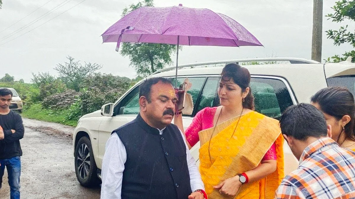 Rupali Chakankar with rape-accused 'godman' Ashok Kharat