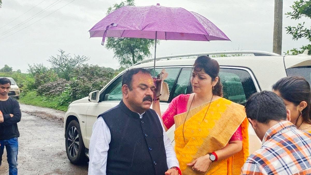 Rupali Chakankar with rape-accused 'godman' Ashok Kharat