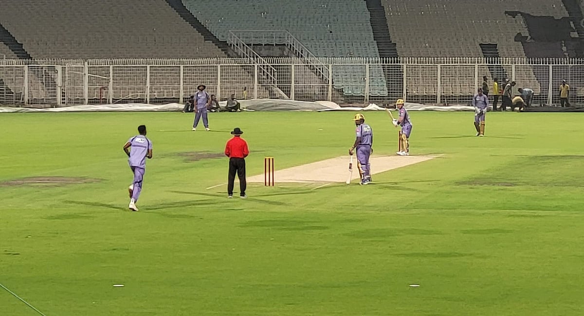 Muzarabani runs in to bowl during KKR's practice match