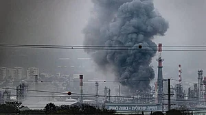 Iran war emitted 5 million tonnes of carbon dioxide in 2 weeks, as much as 84 countries