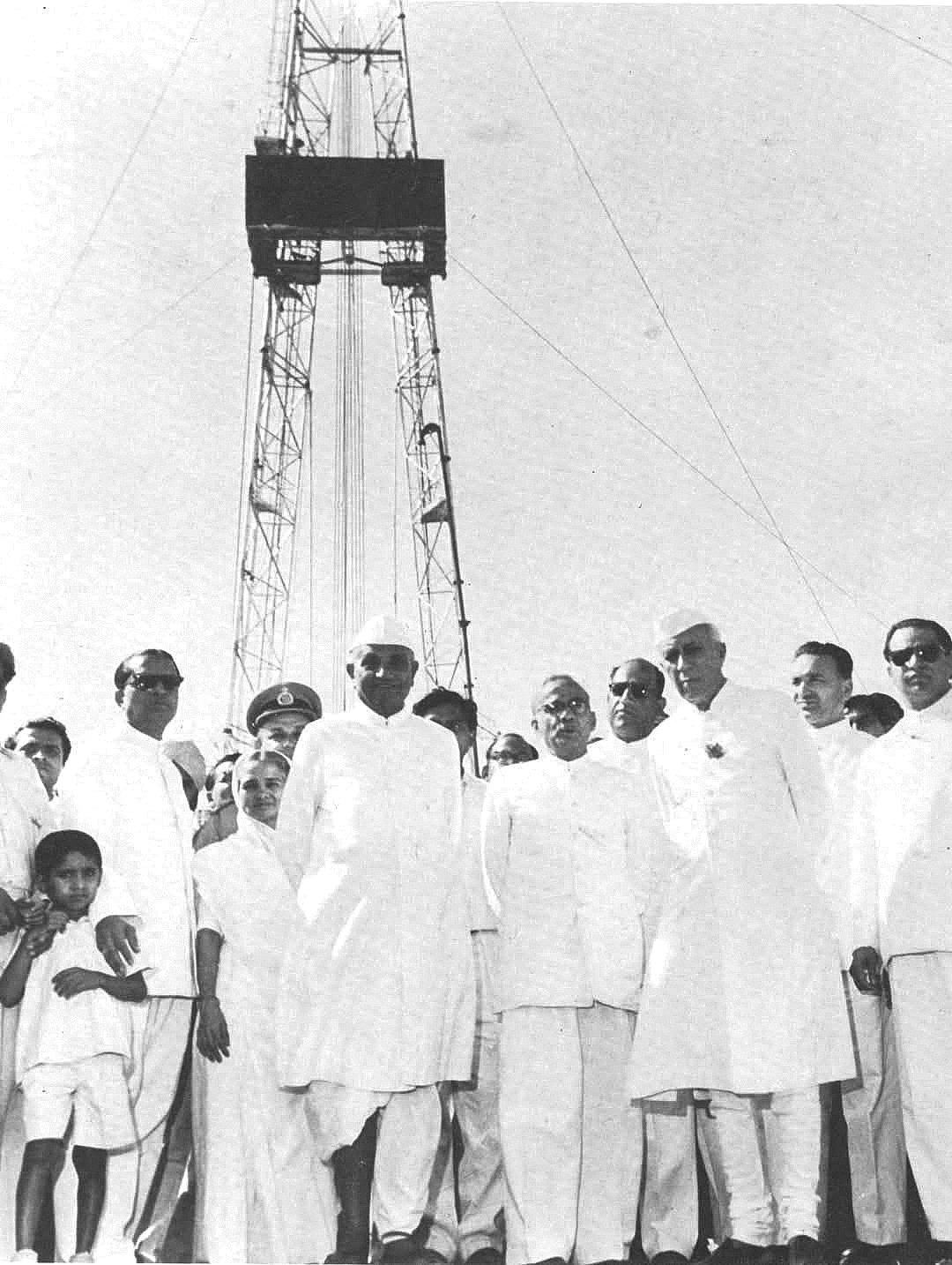 Nehru backed K.D. Malaviya’s (to Nehru’s right) vision of self-sufficiency in the face of stiff resistance from global oil majors