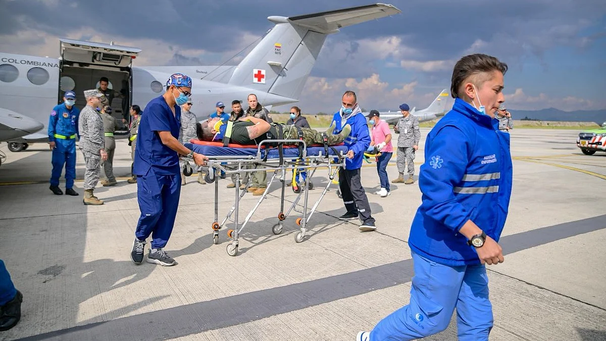 Injured survivors of Puerto Leguizamo crash arrive in Bogotá for treatment.