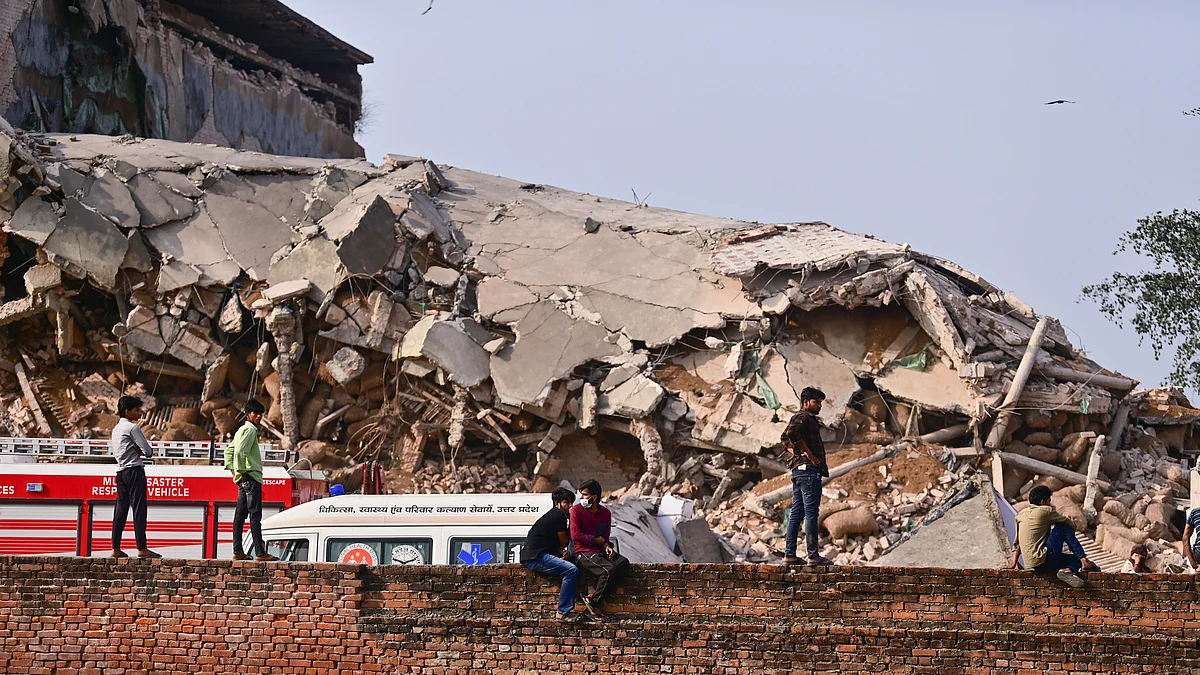 Cold storage facility collapses at Phaphamau area in Prayagraj.
