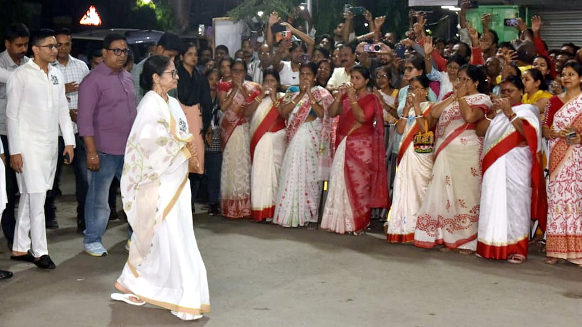 Mamata Banerjee greets TMC workers