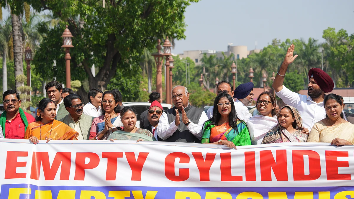 Opposition leaders stage a protest over the LPG crisis.
