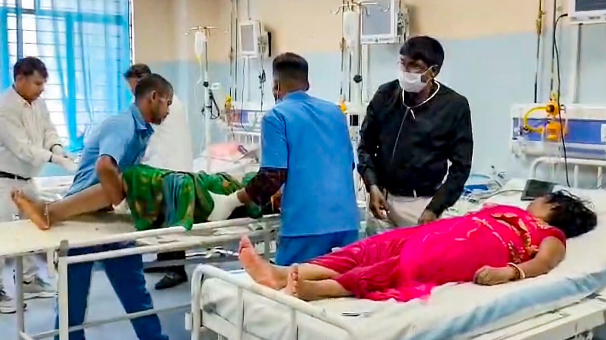 Injured women receive treatment at a hospital after a stampede at Nalanda temple.
