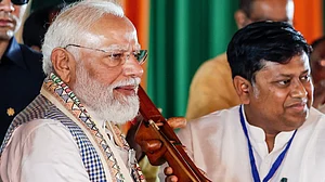 PM Narendra Modi with Union MoS Sukanta Majumdar at a public meeting in Cooch Behar, 5 April