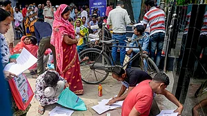 People gather before a special tribunal in Balurghat, Dakshin Dinajpur district, 6 April