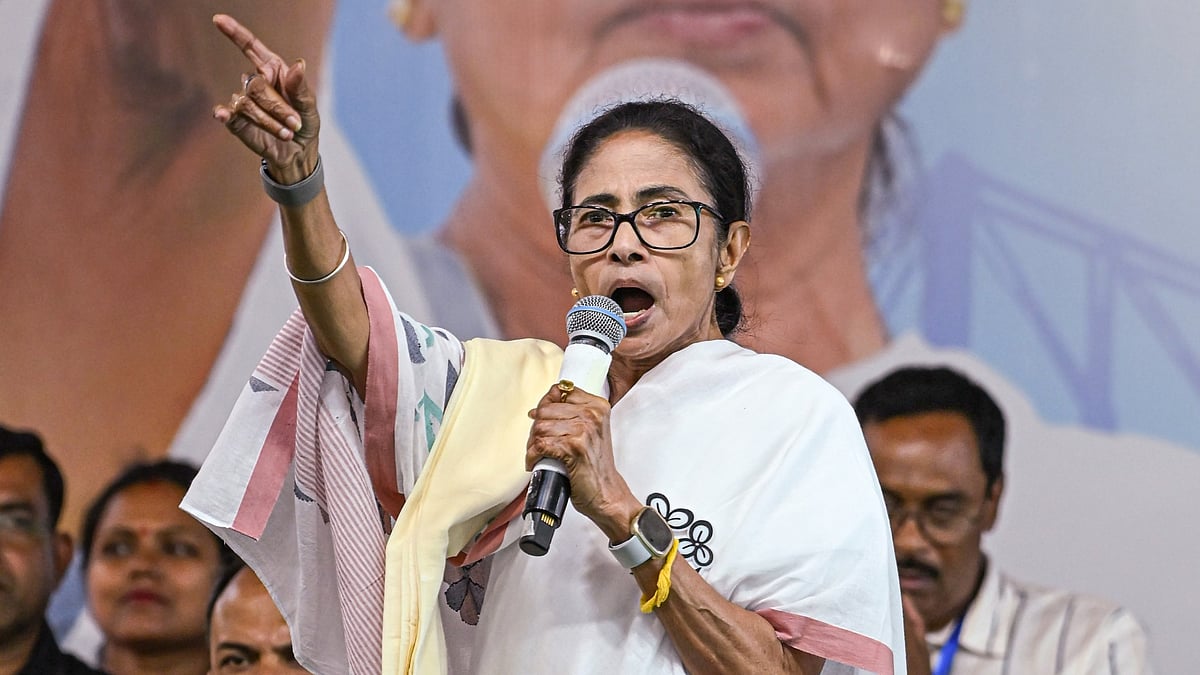 Mamata Banerjee addresses a public rally in Nadia.