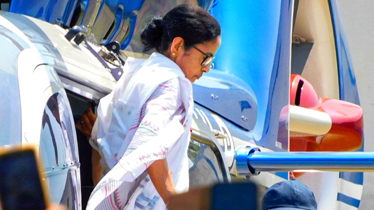 West Bengal CM Mamata Banerjee arrives for a public rally in Bankura, 12 April