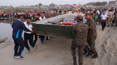 Bodies being recovered from the Yamuna 