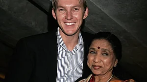 Brett Lee with Asha Bhosle.