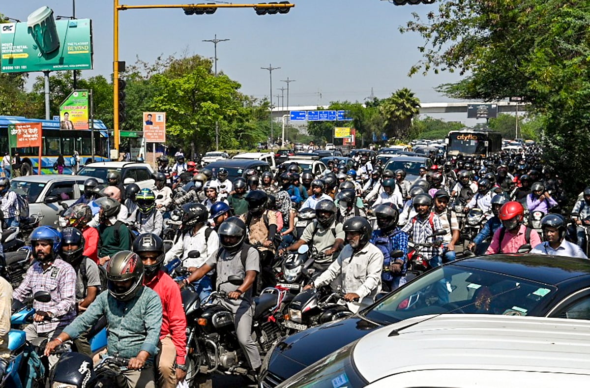 Noida workers protest: Akhilesh blames BJP's capitalist policies while Yogi raises 'Naxal' alarm