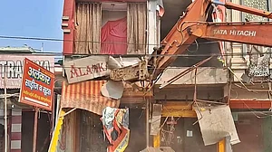 Meerut: Women's sit-in protest continues for 6th day against market sealing, demolition drive