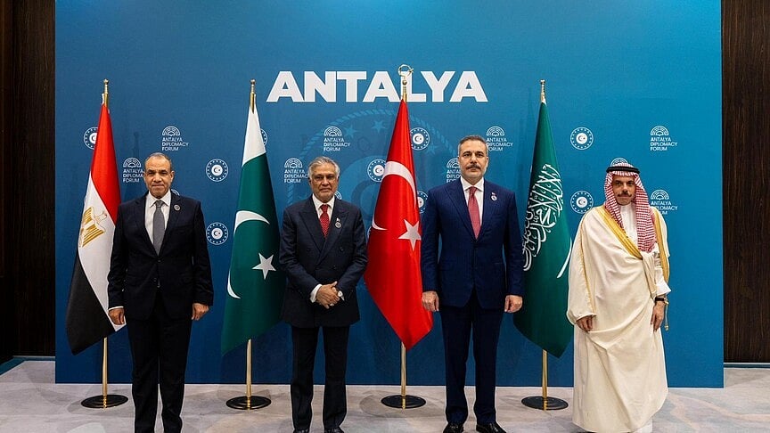 Pakistan, Saudi, Turkiye, Egypt FMs meet in Antalya, push for deeper cooperation