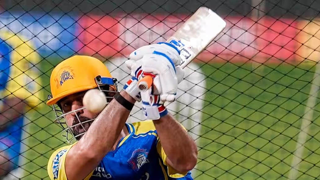 Look who's back?: Dhoni at the Wankhede nets