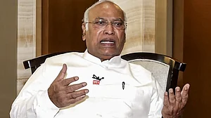 Kharge urges Bengal voters to follow Constitution, uphold spirit of democracy