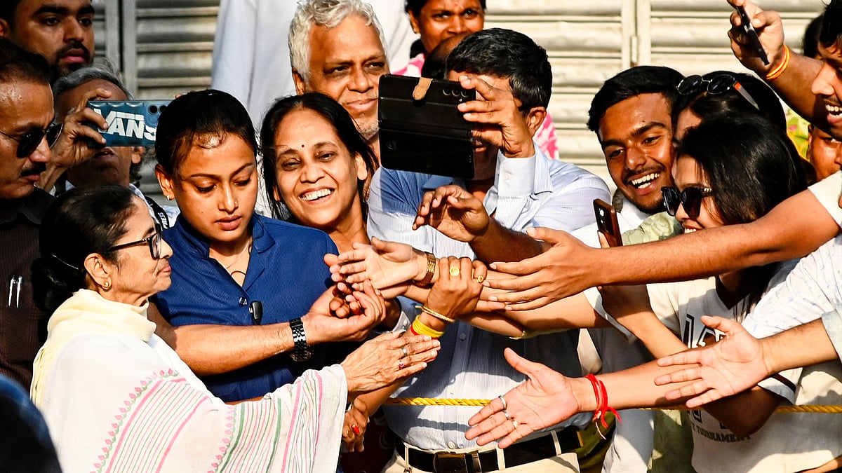 Mamata Banerjee greets supporters during her roadshow in Bhabanipur in Kolkata, 26 April