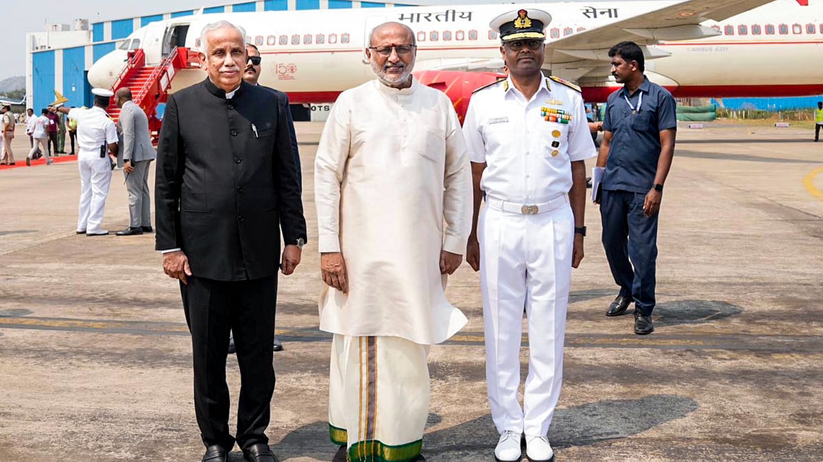 C.P. Radhakrishnan being received by Andhra Pradesh Governor Abdul Nazeer in Visakhapatnam.