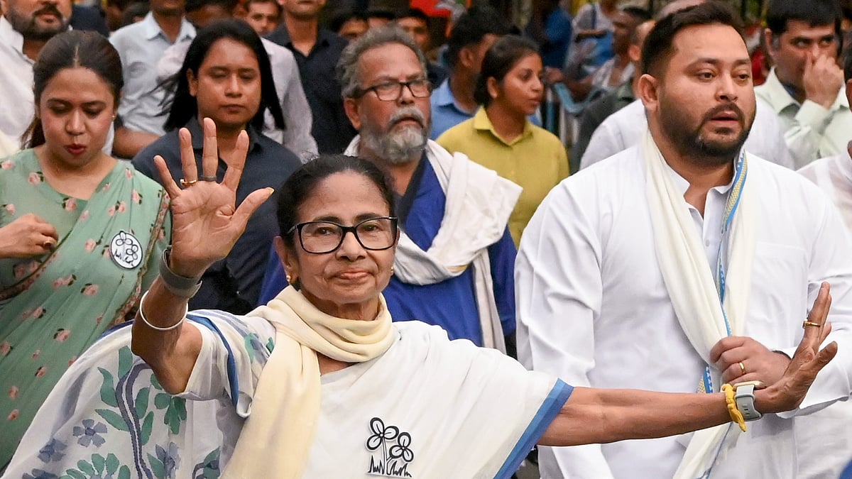 Mamata Banerjee with RJD leader Tejashwi Yadav during a roadshow in Kolkata.