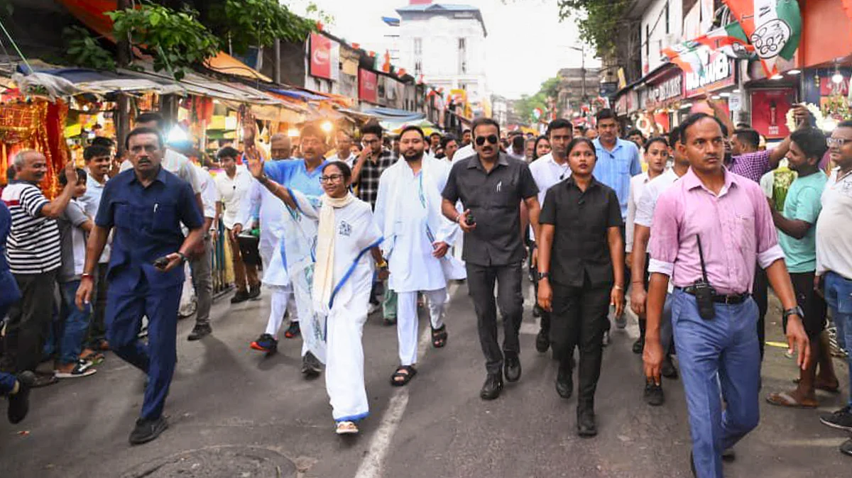 Mamata Banerjee with RJD leader Tejashwi Yadav during a roadshow in Kolkata.