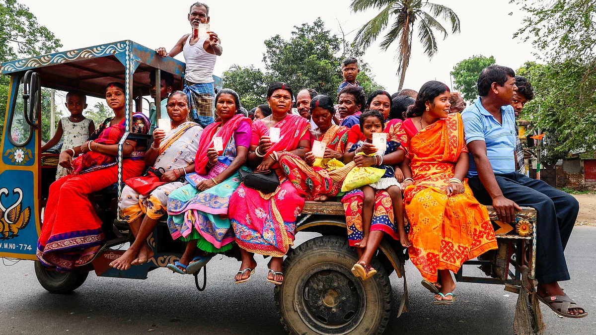 Voters on their way to a polling booth in Purba Bardhaman district, 29 April