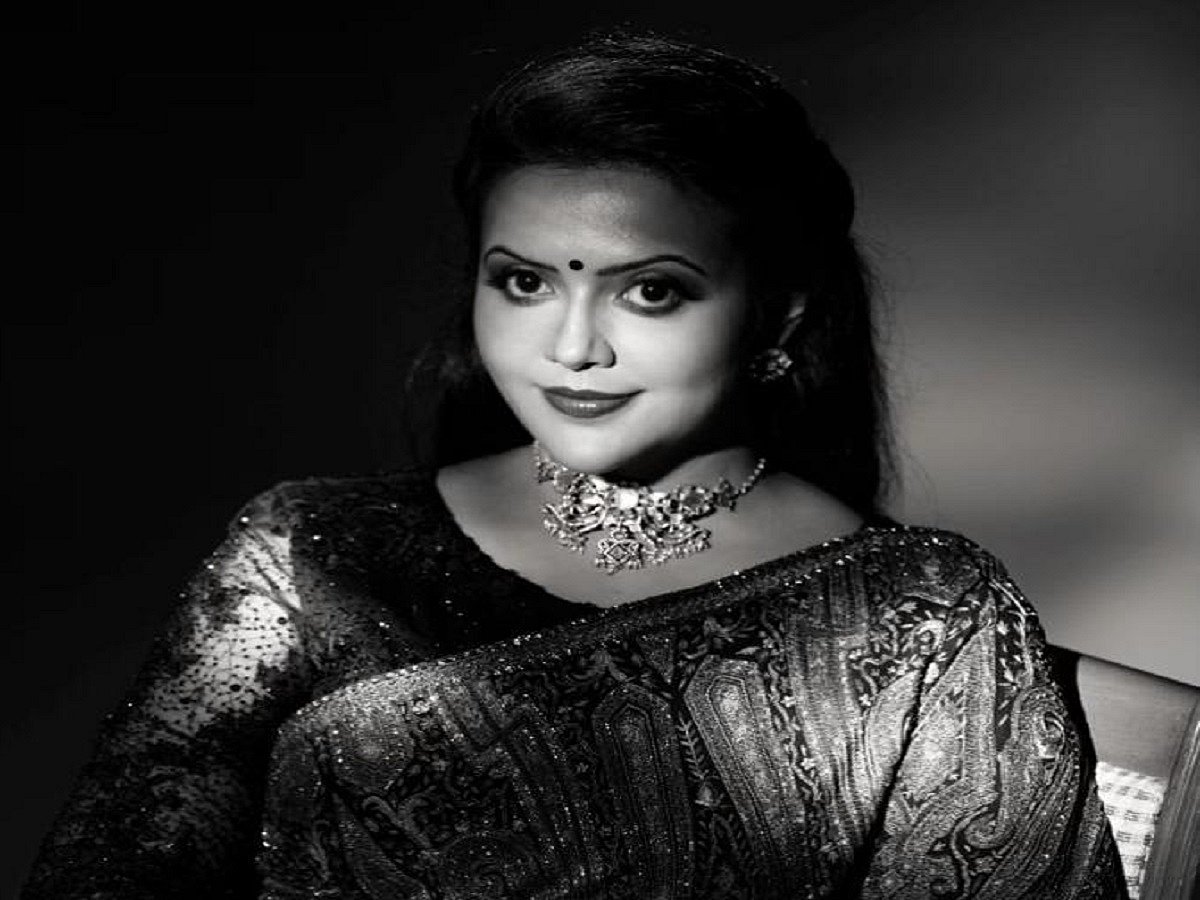 amruta-fadnavis-releases-her-rendition-of-the-evergreen-song-yeh-nayan