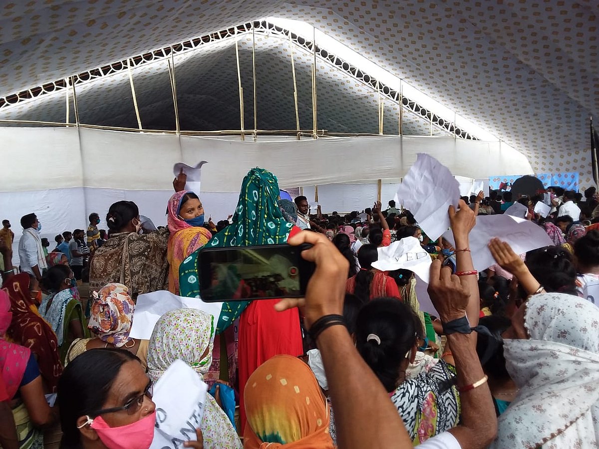 Over a dozen Adivasis hurt in clash with police outside venue of public