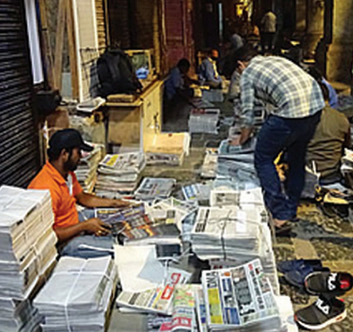 Mumbai's disappearing newspaper vendors point a finger at newspaper