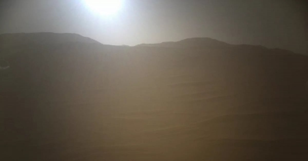 NASA's Ingenuity helicopter captures Martian sunset