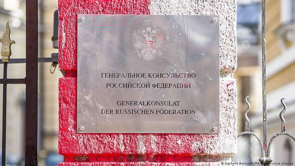 Germany orders shuttering of 4 out of 5 Russian consulates