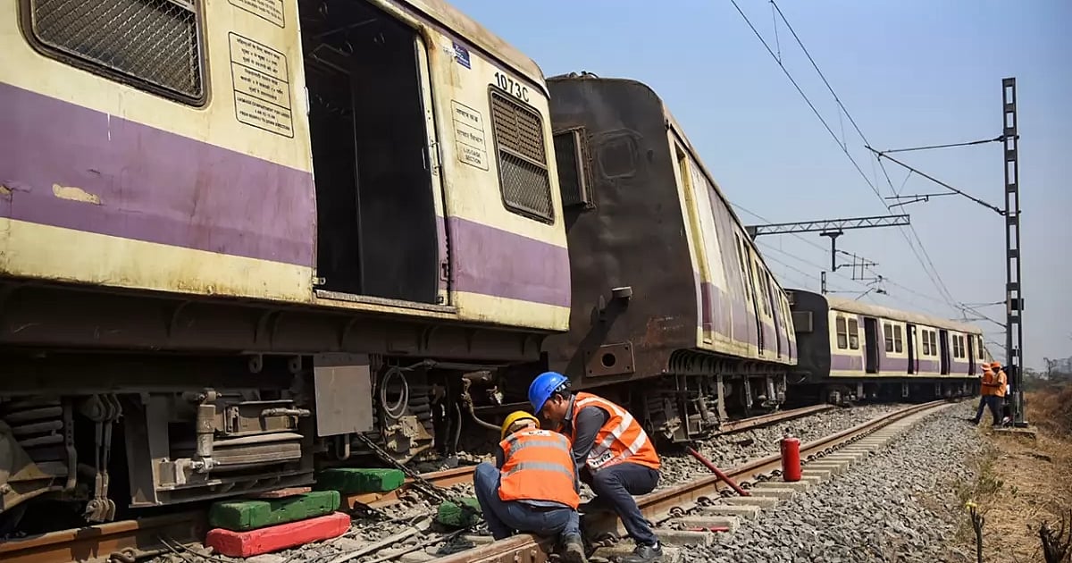 Local train coach derails in Thane