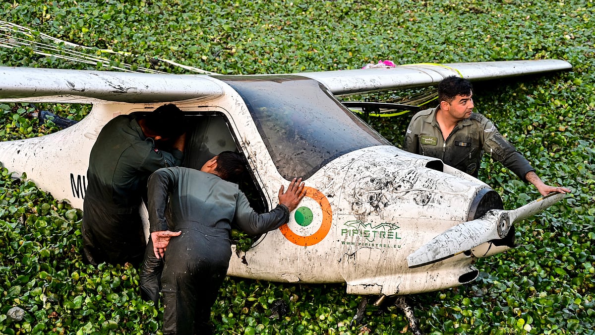 IAF microlite aircraft force-lands in Prayagraj after technical snag ...