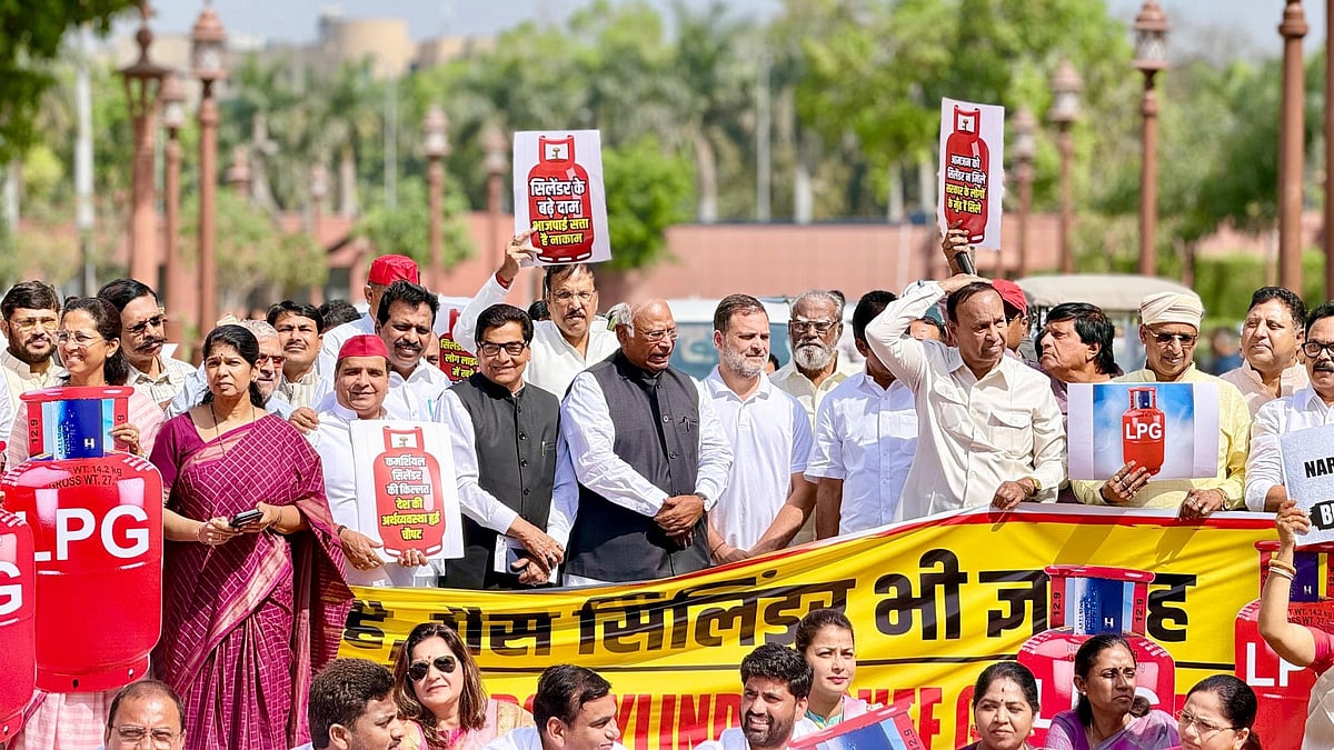 Commercial Gas Shortage Sparks Massive India Parliament Protest