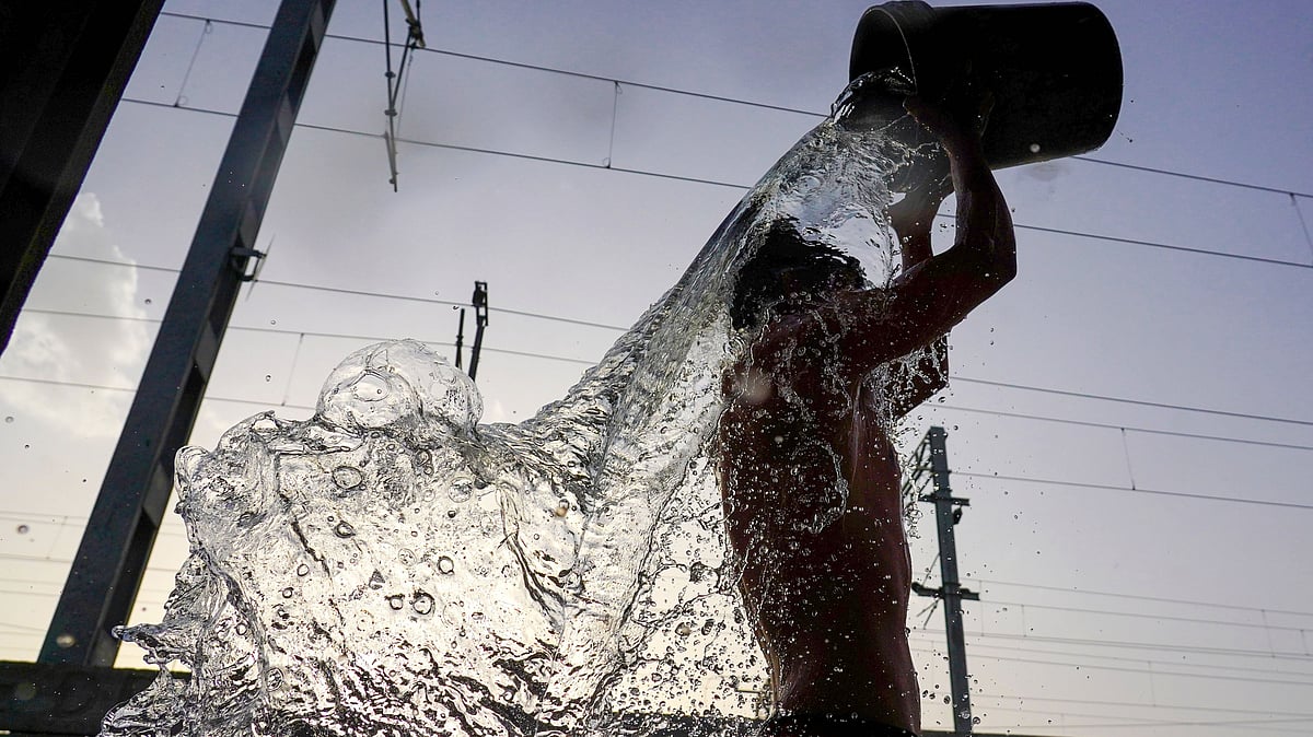 Delhi Heatwave Alert Warns of Dangerous 44C Heat and Poor Air