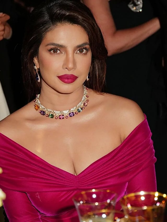 Priyanka Chopra Showed Her Glamorous Style In The Latest Photoshoot - लेटेस्ट फोटोशूट में प्रियंका चोपड़ा ने दिखाया अपना ग्लैमरस अंदाज