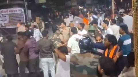 A clash between two groups in Bilaspur left five people injured.