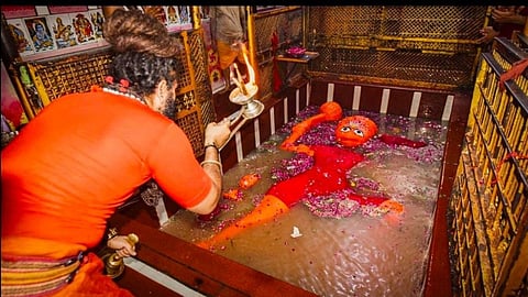 Prayagraj Ganga Water Reaches Lete Hanuman Temple, Devotees Witness Sacred Ritual