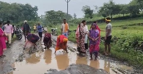 Villagers Protest Bad Road Condition