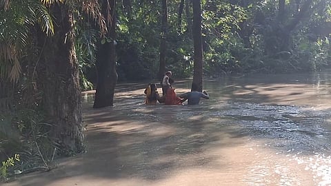 Bihar flood situation in West Champaran near Valmikinagar barrage