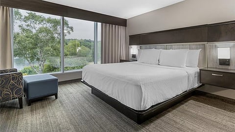 hotel booking tips before check-in location reviews safety travel RRS05