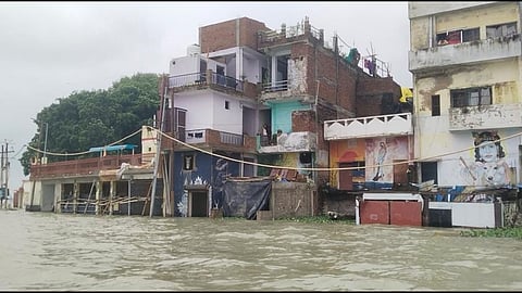 Prayagraj Flood Alert Rising Ganga Yamuna Water Levels Threaten Low Lying Areas