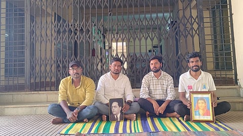 wardha hindi university student protest hostel entry ban