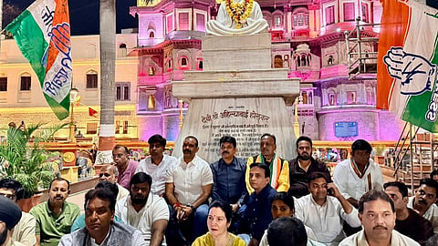 Congress Leaders Protest at Rajwada.