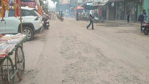 Meerut CM Grid Project Faces Delay Dust,  Slow Construction Trouble Residents