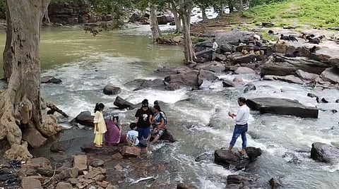 Apchand Sagar Looks Like a Mini Hill Station During Monsoon